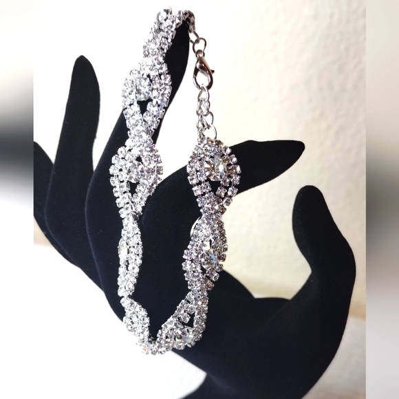 💸$13 Crystal Rhinestone Silver Infinity Bracelet Costume Jewelry - Picture 4 of 5